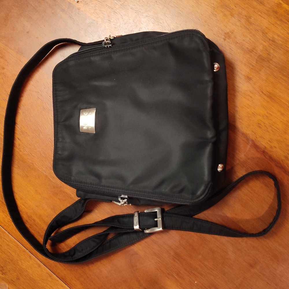 EUC. Perlina NYC cross body bag